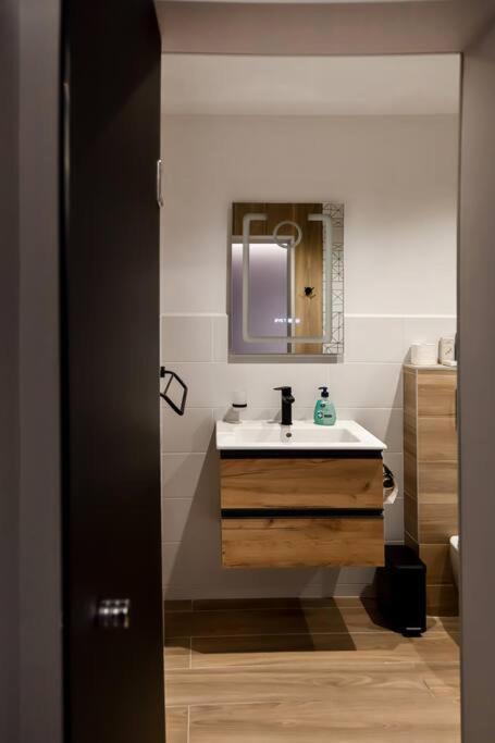 Very Spacious & Modern 3Bed Near Airport & Centre โซเฟีย ภายนอก รูปภาพ